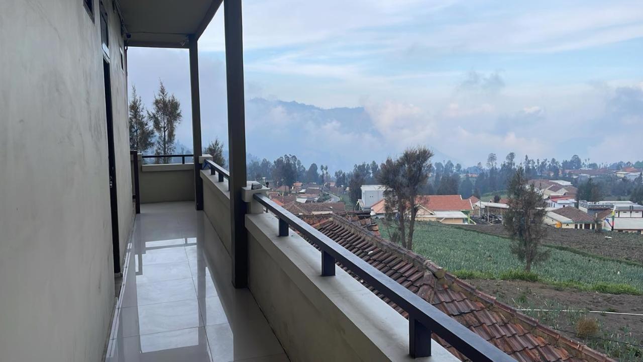 Bromo Semesta Guesthouse Probolinggo Eksteriør billede